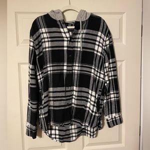 Men’s size Large black / white checkered flannel with hood from Pacsun